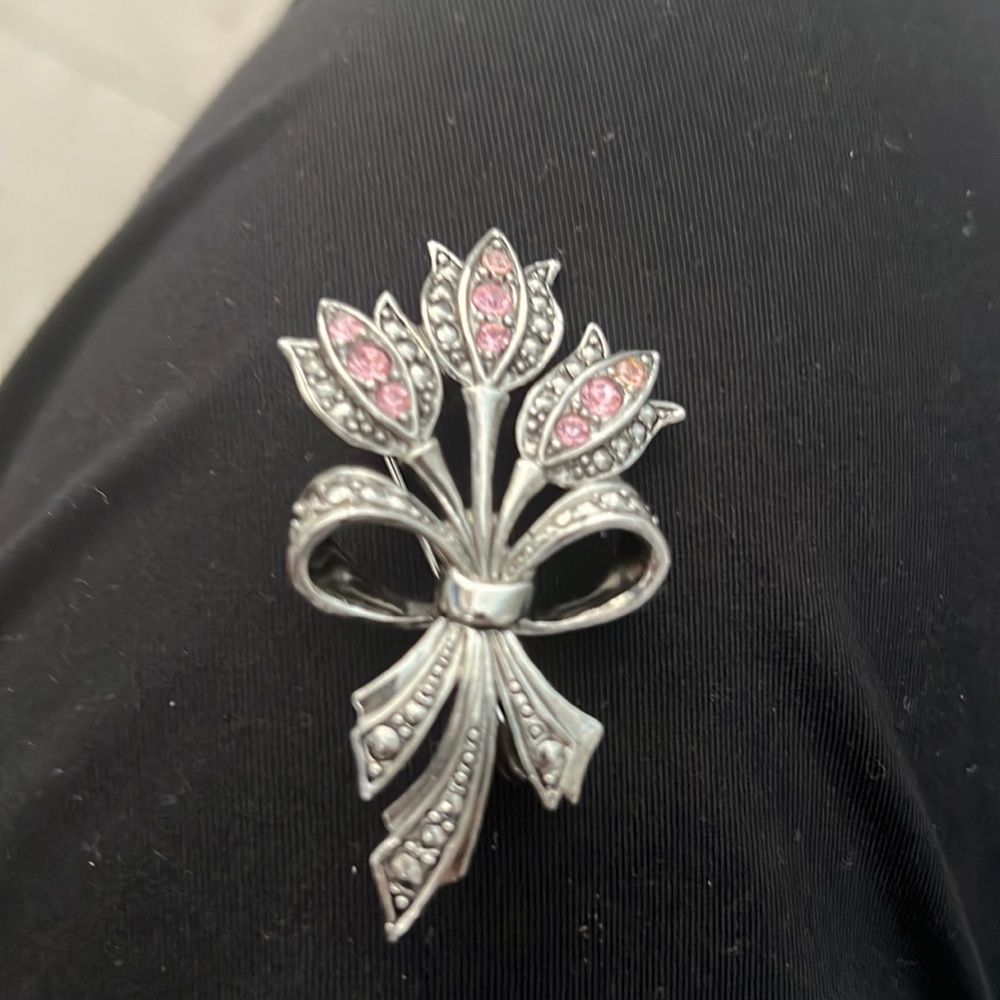 Brooch pin